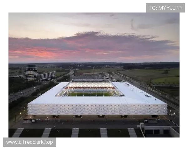 圣西罗球场见证米兰足球百年荣耀与城市激情传承文化记忆史诗篇章